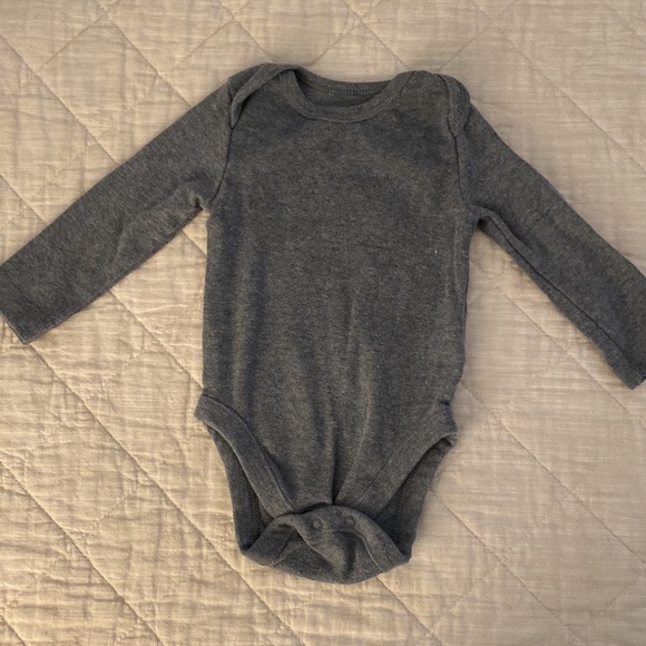 Set of 5 old navy bodysuits - Picture 6 of 6